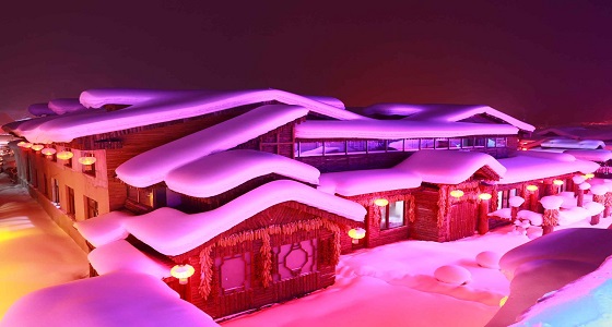 المنازل البيضاء و المناظر الساحرة تجذب السياح إلى قرية الثلوح الصينية كل عام