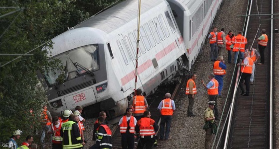 إصابة 50 شخصا إثر تصادم قطارين بألمانيا