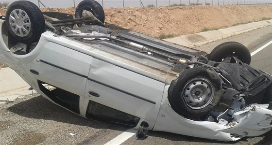 إصابة قائد سيارة إثر انقلابها بطريق مكة – مزدلفة