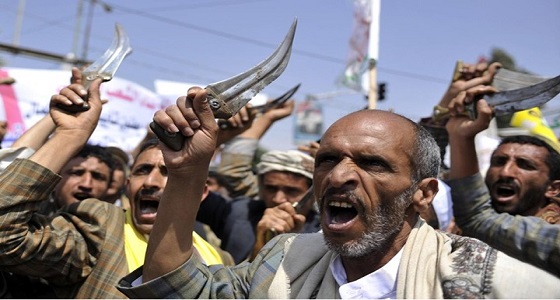 الحوثيون يقتحمون منزل وزير الداخلية الموالي