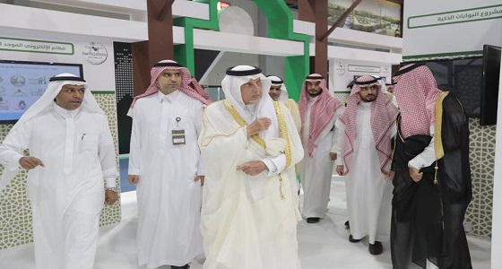أمير مكة في زيارة تفقدية لجناح الحج والعمرة بمعرض مشاريع إعمار المنطقة