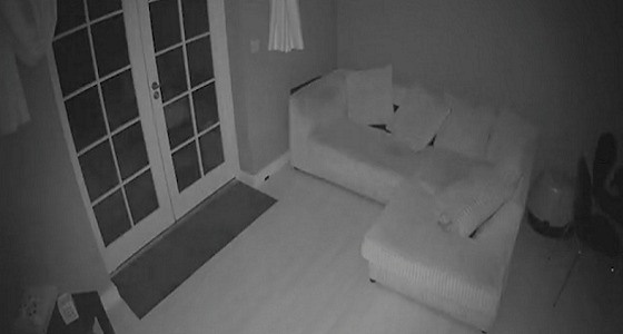 فيديو مخيف لأشباح تتجول داخل شقة سكنية