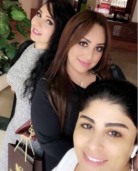 سيلفي ريماس منصور وصديقاتها..