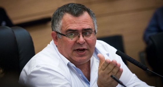 رئيس الائتلاف الحكومي الإسرائيلي يتخلى عن منصبه بسبب تحقيقات بتهم بالفساد