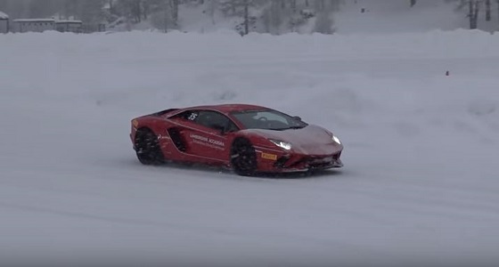 بالفيديو.. قيادة ممتعة لـ &#8221; لامبورجيني &#8221; على الثلج