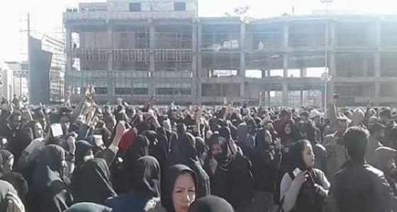 بالفيديو.. تظاهرات ضد ارتفاع الأسعار في إيران والهتاف &#8221; الموت لروحاني &#8220;