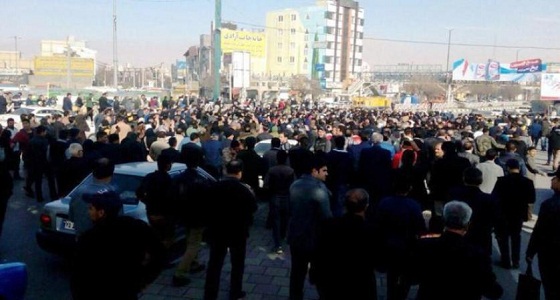 وصول مظاهرات إيران إلى مسقط رأس نظام الملالي