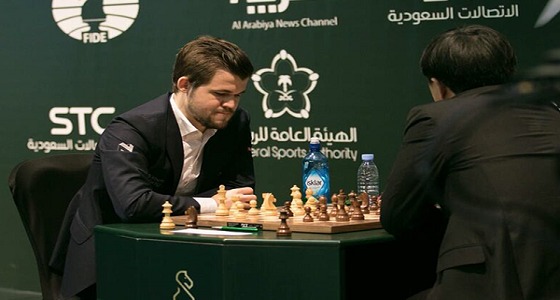 بطل العالم للشطرنج يخسر في أولى جولات كأس الملك سلمان