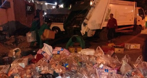 بالصور.. ” أمانة المدينة ” تضبط عمالة تحضر أغذية فاسدة بقباء