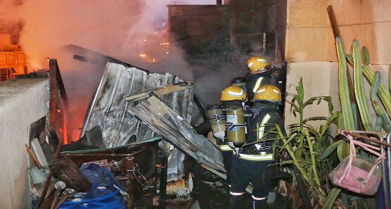 بالصور.. ” مدني مكة ” يخمد حريق نشب بأحد عمارات قريش