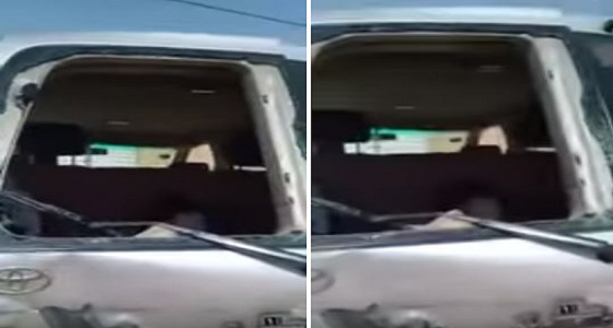 فيديو.. تحطم زجاج سيارة أثناء جرها مركبة أخرى