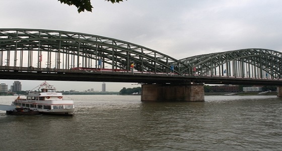 إصابة 25 شخصا إثر اصطدام سفينة سويسرية بجسر في نهر &#8221; الراين &#8220;