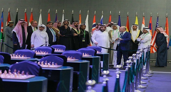 بالصور.. ” آل الشيخ ” يتفقد القاعة الرئيسية لمنافسات الشطرنج