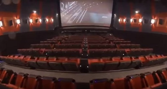 بالفيديو.. كواليس تجهيز إحدى قاعات العرض السينمائي