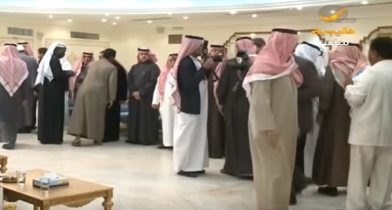 فيديو.. فنانون وجموع غفيرة في عزاء أبو بكر سالم