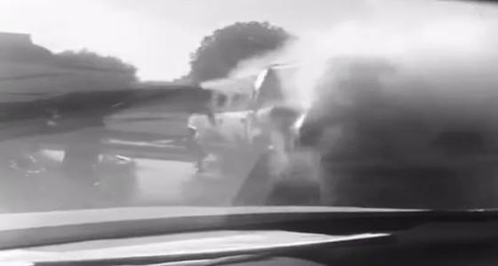 بالفيديو..حريق سيارة على طريق الرياض الخرج