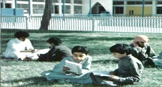 صور قديمة لطلاب بمدرسة حكومية بالخبر عام 1982