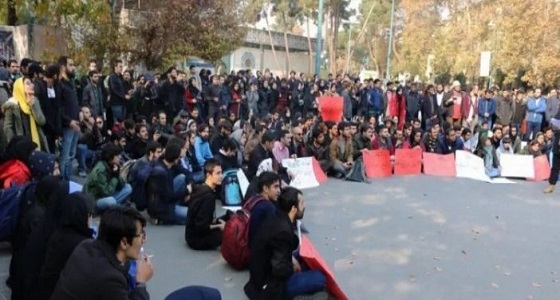 احتجاجًا على نظام ” الملالي ” .. طلاب الجامعات الإيرانية يعلنون الإضراب