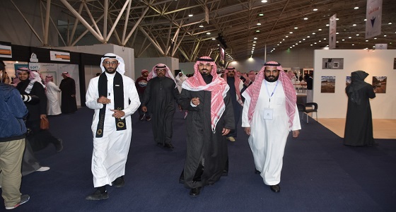 بالصور.. الأمير سعود بن فيصل يزور ملتقى ألوان السعودية ويشيد بالجهود