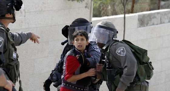 قوات الاحتلال تعتقل 3 أطفال فلسطينيين من بيت كاحل