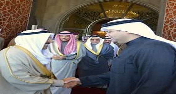 شاهد .. أمير الكويت يشرف على استعدادات القمة الخليجية