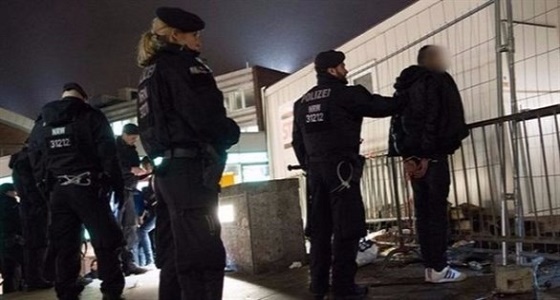 الشرطة الألمانية تلقي القبض على رجل يحمل سكاكين ومسدس داخل قطار