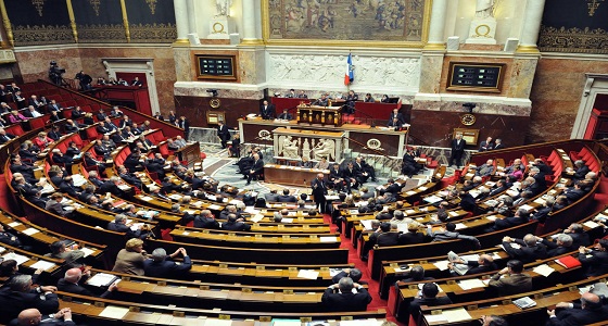 إقرار قانون وقف استخراج المحروقات بحلول عام 2040 في فرنسا