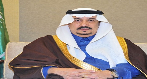 أمير الرياض يُكرم مواطن ساهم في احتواء أزمة مرورية