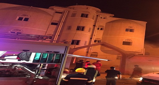 بالصور.. الدفاع المدني يخلي 13 شخصاً بسبب حريق في عمارة سكنية بجازان