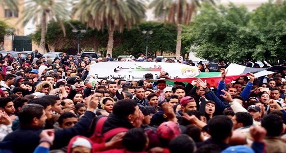 بالصور.. وقفة احتجاجية للمطالبة بإغلاق السفارة الأمريكية في تونس