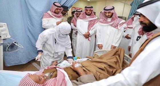 بالصور.. نائب أمير مكة يتفقد مستشفى رنيه العام ويستمع لهموم المرضى