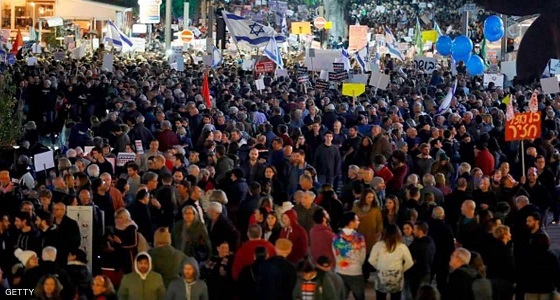 الآلاف يتظاهرون ضد &#8221; فساد نتانياهو &#8221; ويطالبونه بالاستقالة