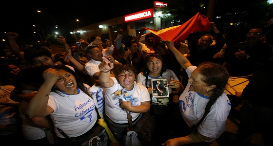 بالصور.. شوارع بيرو تحتفل بعد الإفراج عن رئيسهم الأسبق فوجيموري