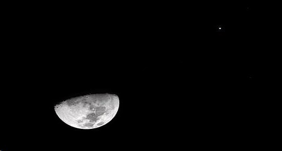 سماء المملكة تشهد وقوع القمر الأحدب بالقرب من أورانوس