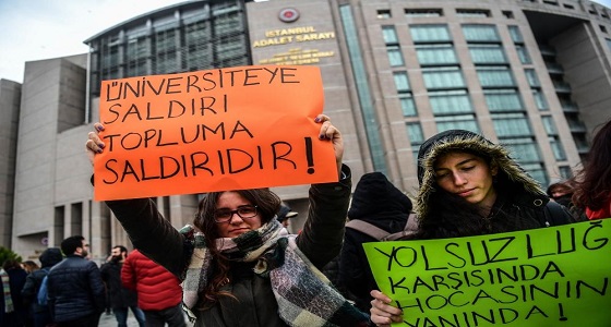 تركيا تحاكم جامعيين بتهمة الإرهاب