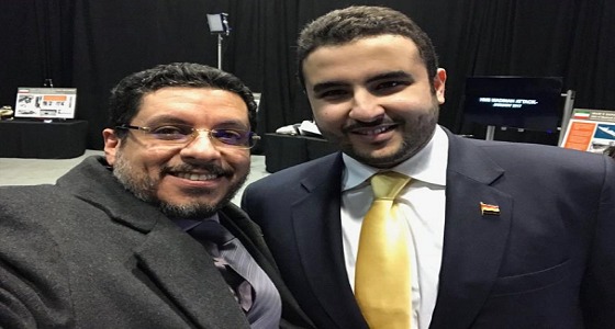 بالصور.. السفير خالد بن سلمان يضع علم اليمن على بذلته