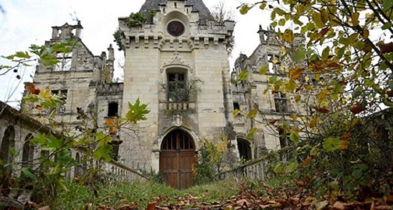 بالصور.. 6500 شخص يشترون قلعة فرنسية لإنقاذها من الهدم