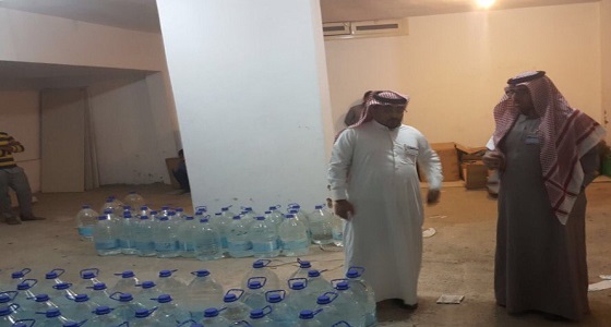 ” أمانة المدينة ” تضبط عمالة تبيع مياه زمزم مخالفة للاشتراطات الصحية