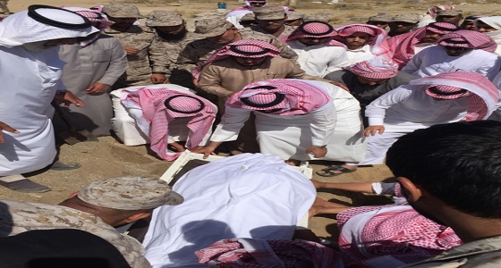 بالصور .. الآلاف يشيعون جثمان شهيد الواجب &#8221; القحطاني &#8221; بجازان