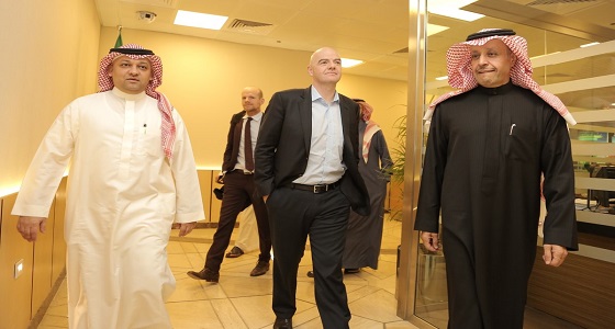 بالصور.. وصول رئيس &#8221; الفيفا &#8221; إلى الرياض