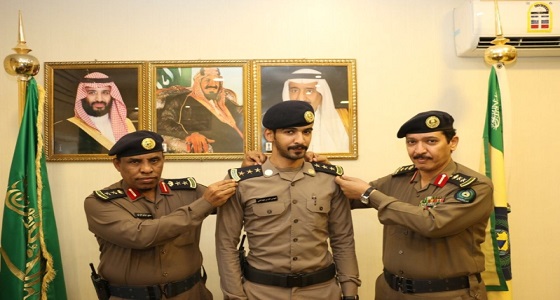 تقليد مجموعة ضباط رتبهم الجديد بمدني مكة
