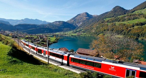 تدشين أعلي قطار معلق في العالم بسويسرا