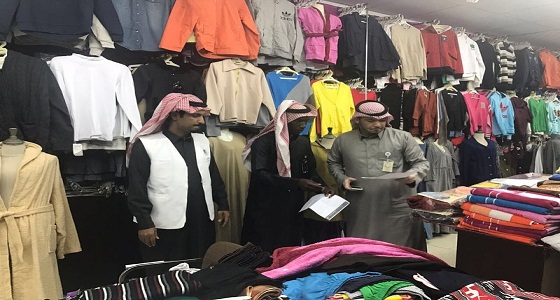ضبط مخبأ سري للمستلزمات النسائية بأحد محلات الرجال في الرياض