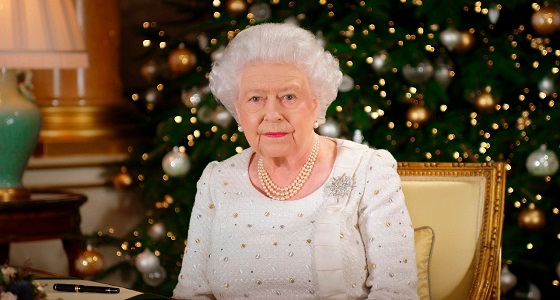بالصور.. الملكة إليزابيث تسجل احتفال الكريسماس فى قصر باكنجهام