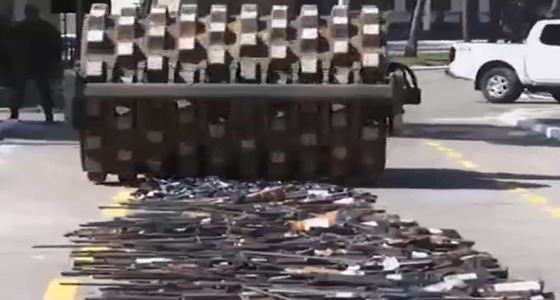 تدمير 2000 من أسلحة العصابات في البرازيل