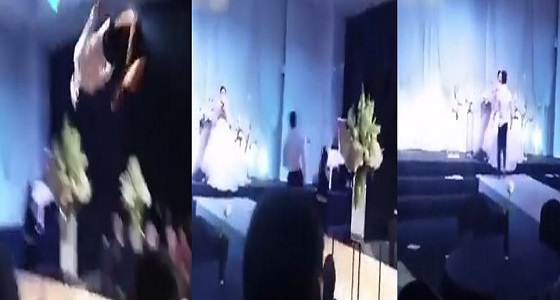 بالفيديو.. عريس يستعرض مهارته في الكونغ فو بالقفز إلى العروس
