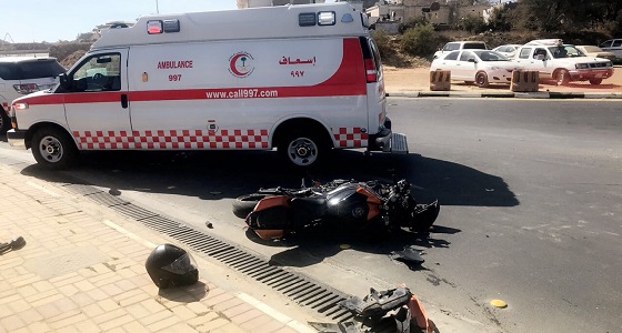 إصابة قائد دراجة نارية إثر تعرضه لحادث تصادم في الباحة