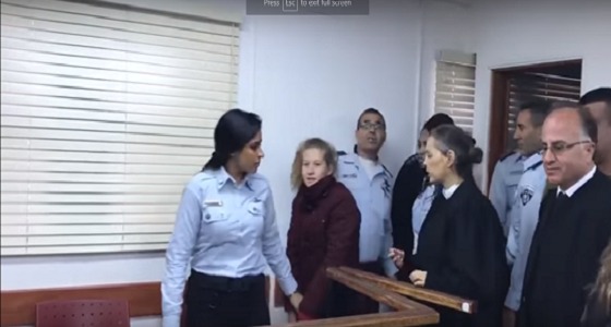 بالفيديو.. أسيرة فلسطينية داخل محكمة إسرائيلية
