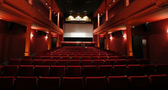 الصحافة العالمية تحتفي بقرار منح تراخيص دور السينما بالمملكة