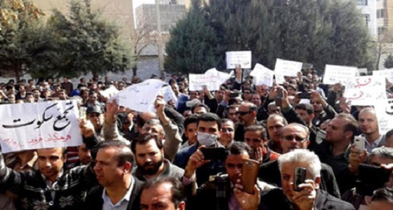 التظاهرات تجوب شوارع إيران ظهر اليوم..و &#8221; روحاني &#8221; يجهد صوت الشعب